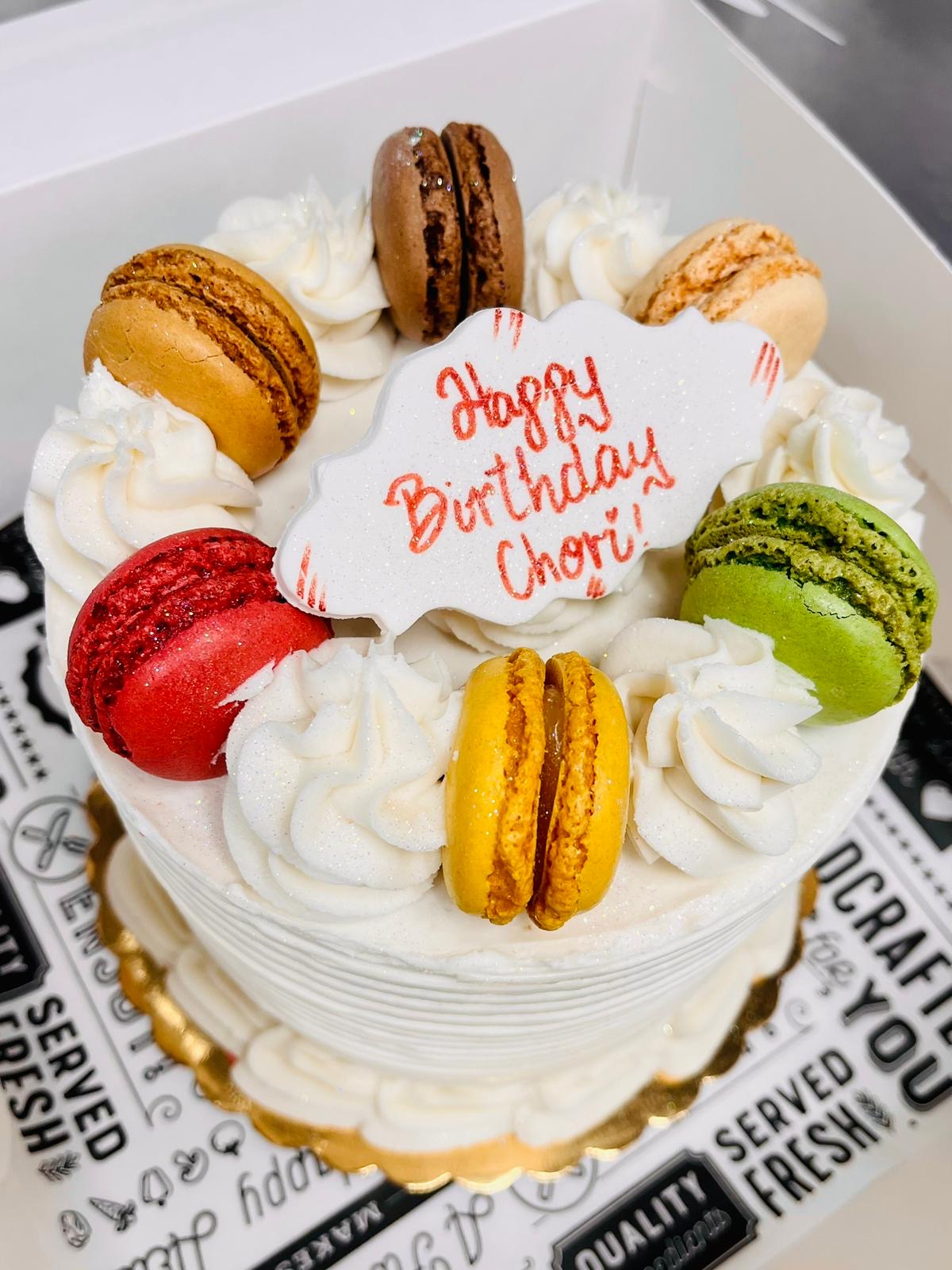 Macaron - Topped Cake