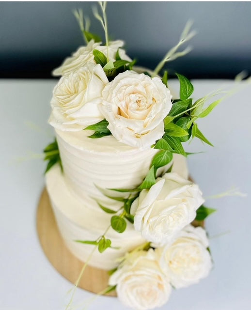 Buttercream w Roses Wedding Cake