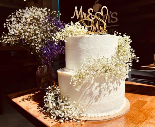 Babys Breath Wedding Cake w Topper