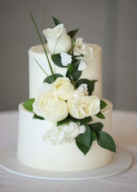 Classic Wedding Cake w Roses