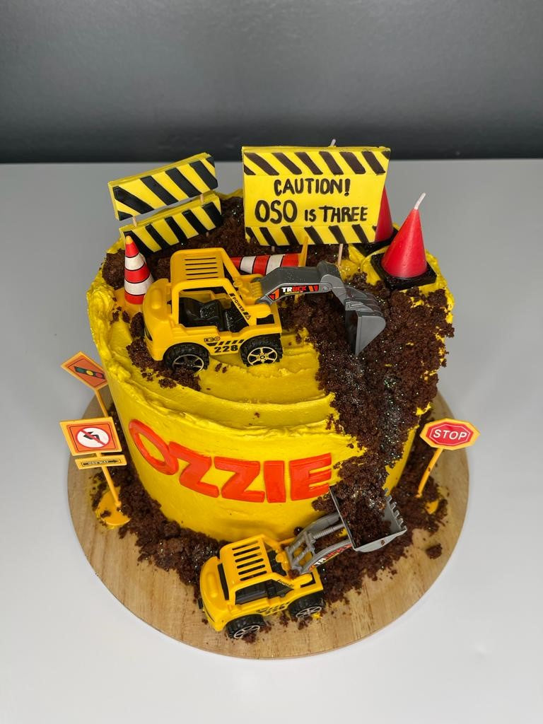 Construction site themed birthday cake! 🚦 : r/Baking