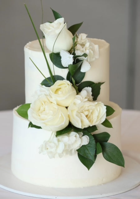 Classic Wedding Cake w Roses